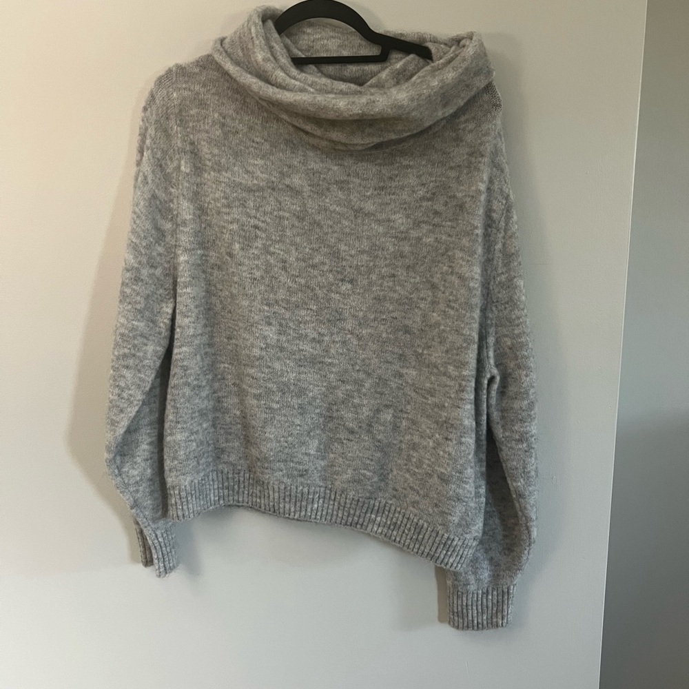 H&M gray oversized sweater women’s